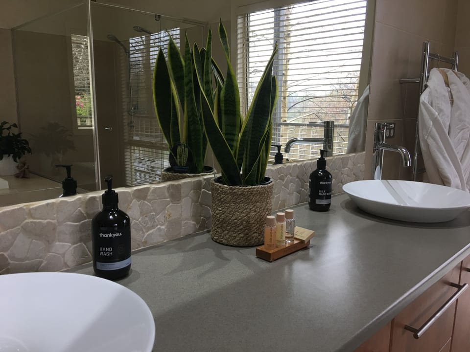 Guestroom, 1 Bedroom | Bathroom sink