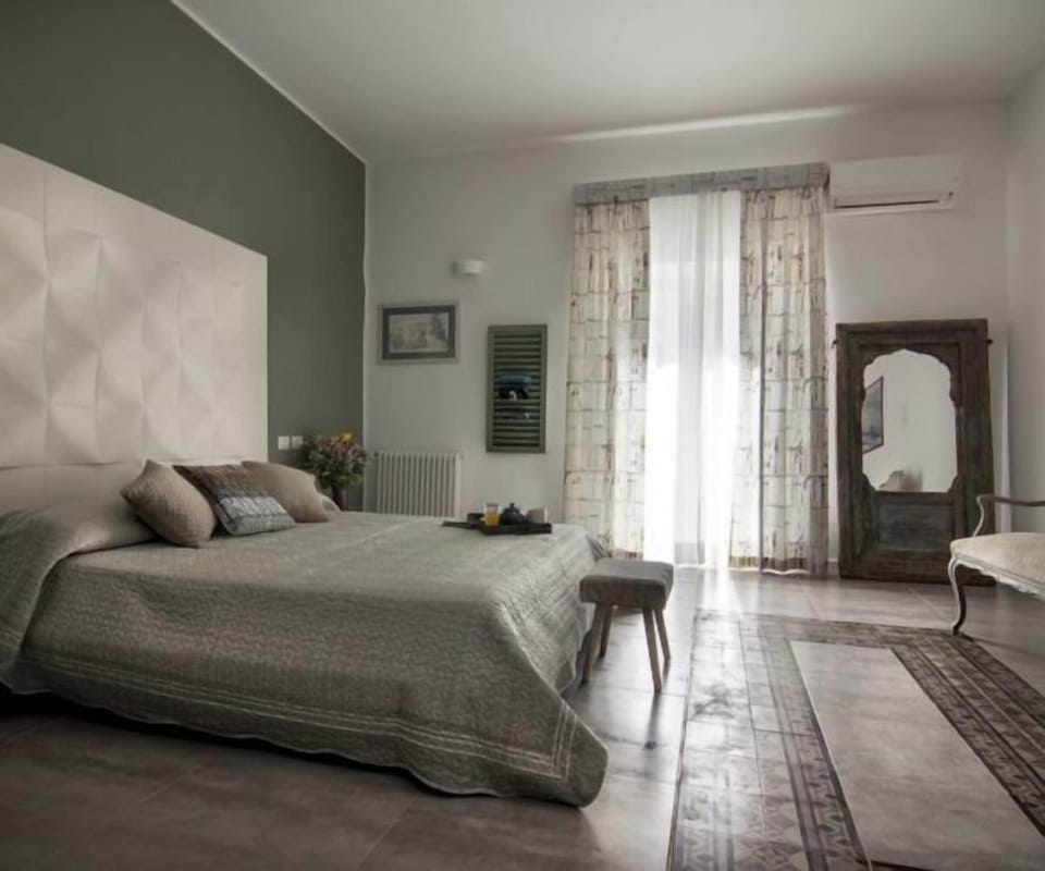 Suite | Premium bedding, desk, soundproofing, iron/ironing board