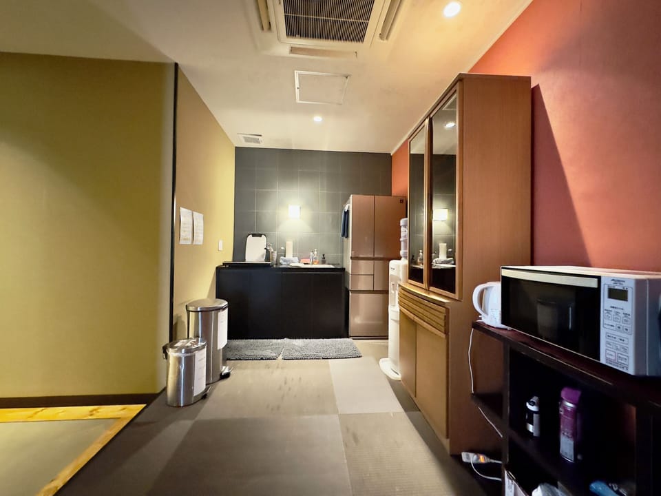 Traditional Condo, Non Smoking, Beachfront | Private kitchen | Fridge, cookware/dishes/utensils