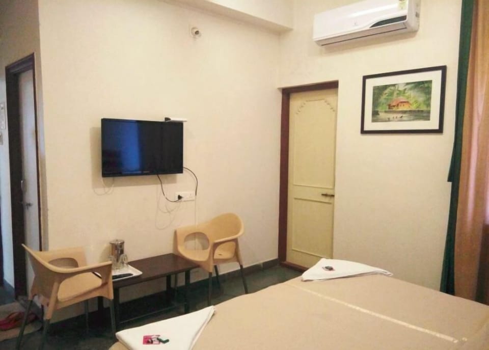 Deluxe AC Room | Desk, rollaway beds (surcharge), WiFi (free)