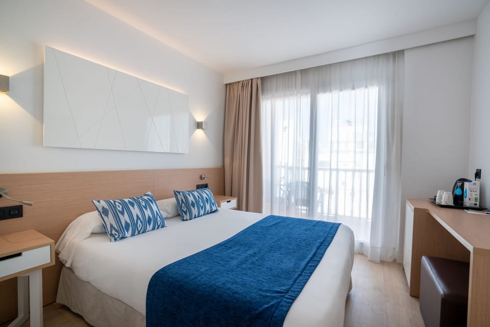 Single Room, Balcony | Desk, blackout drapes, WiFi (free), bed sheets