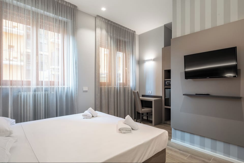 Double or Twin Room | Minibar, in-room safe, desk, free WiFi