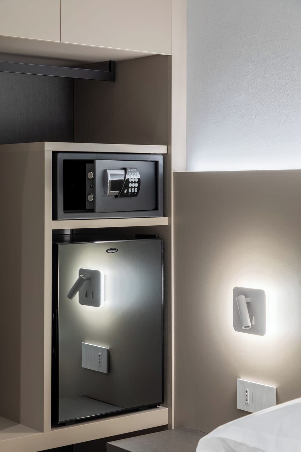 Double or Twin Room | Minibar, in-room safe, desk, WiFi (free)