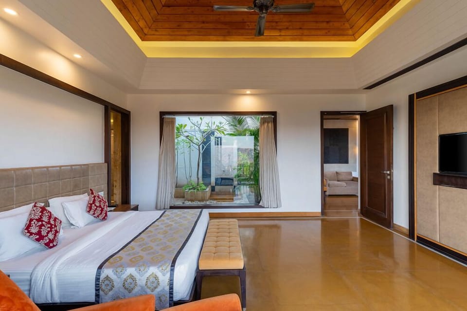 Luxury Villa, 1 Double Bed | Premium bedding, minibar, in-room safe, desk