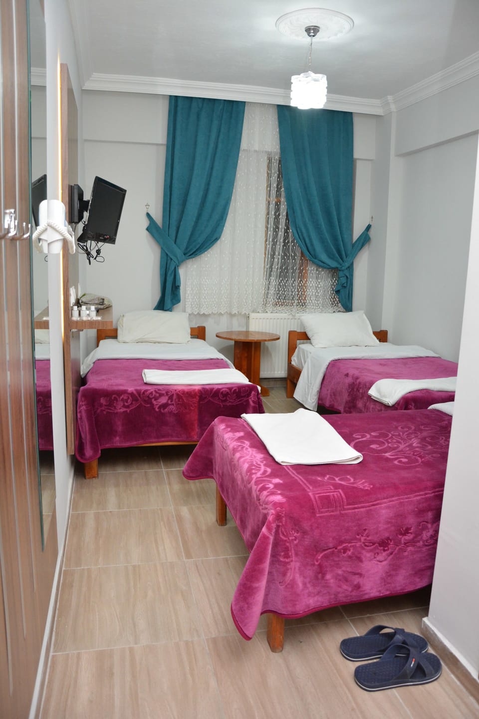 Standard Triple Room | Desk, free WiFi, bed sheets