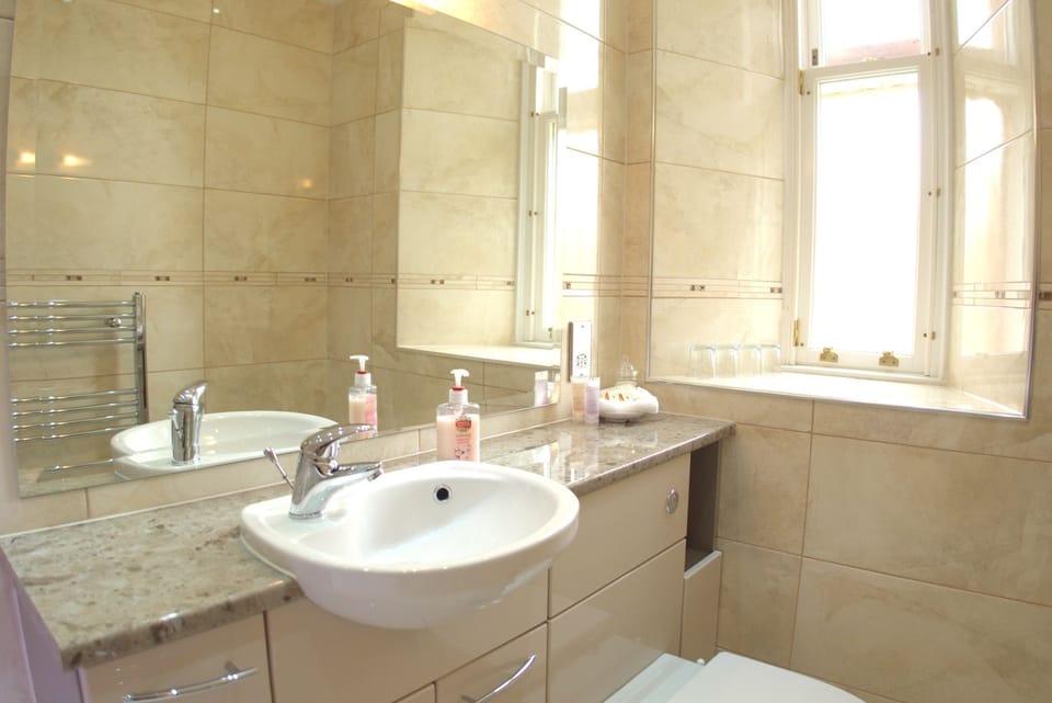 Family Room | Jetted tub