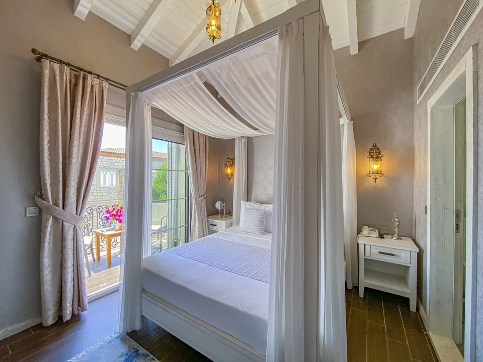 Deluxe Room, Balcony | Minibar, soundproofing, iron/ironing board, free WiFi
