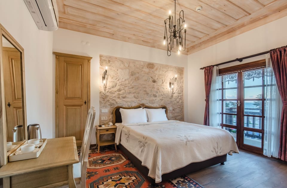 Double Room, Balcony | Minibar, desk, laptop workspace, free WiFi