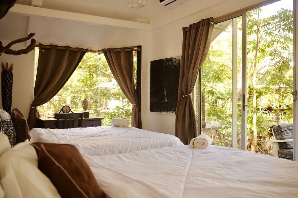 Deluxe Room | Premium bedding, in-room safe, WiFi (free)