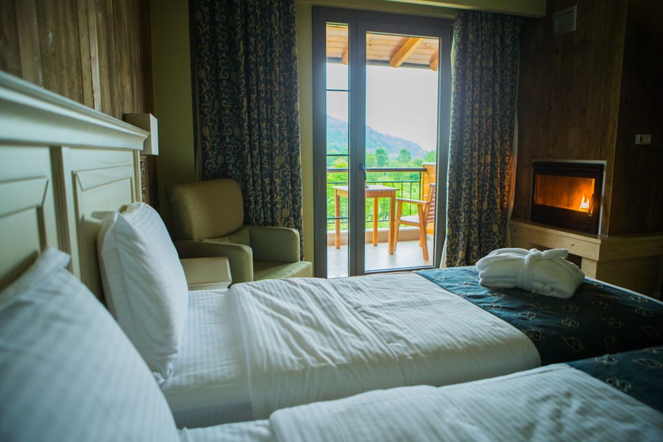 Double or Twin Room | In-room safe, desk, blackout drapes, soundproofing