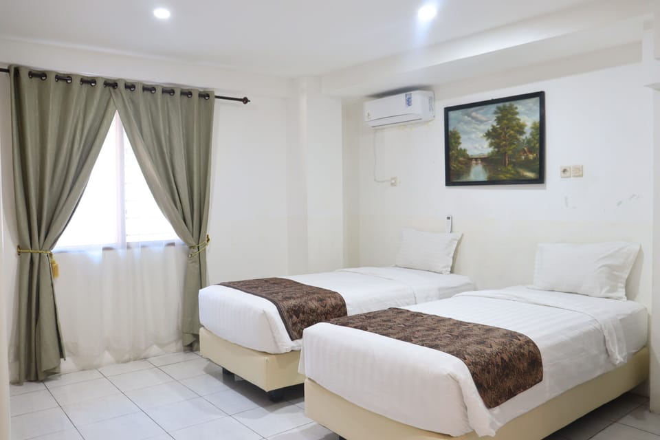 Premium Double or Twin Room | Desk, soundproofing, free WiFi, bed sheets