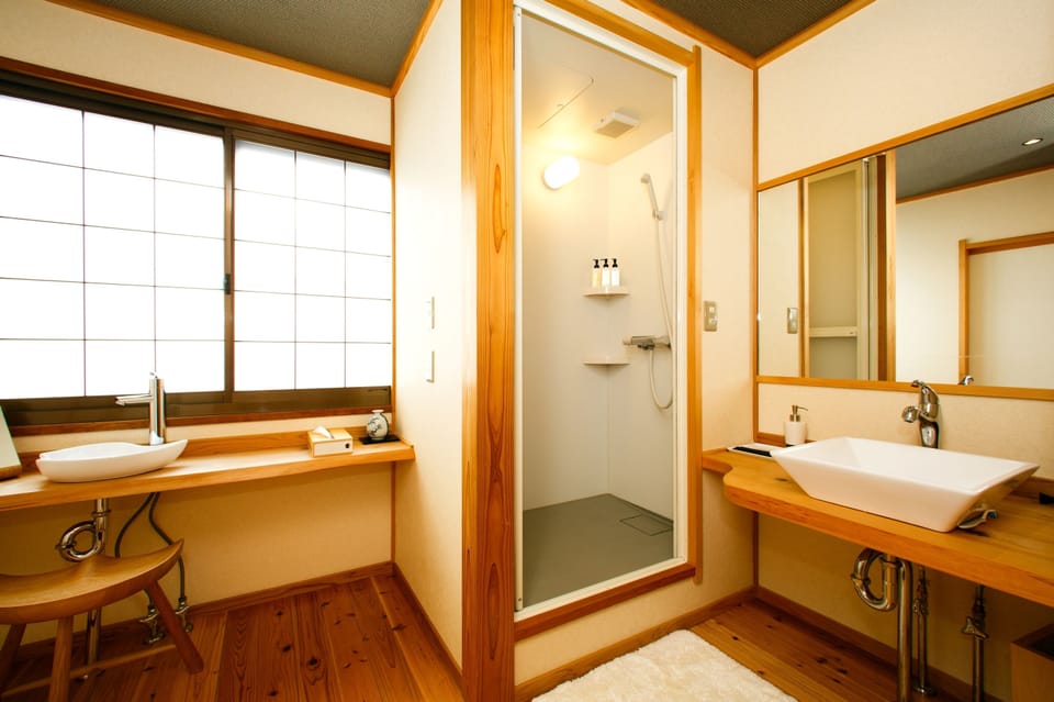 【Kurohime】Japanese-Style Room with Twin Bed + Shower Booth for 5 Guests | Bathroom shower
