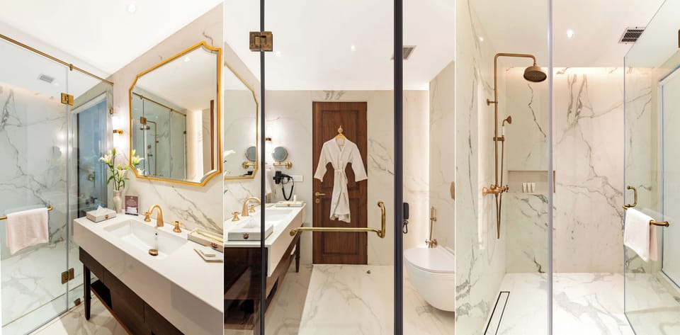 Mewar Deluxe Room | Bathroom | Shower, rainfall showerhead, eco-friendly toiletries