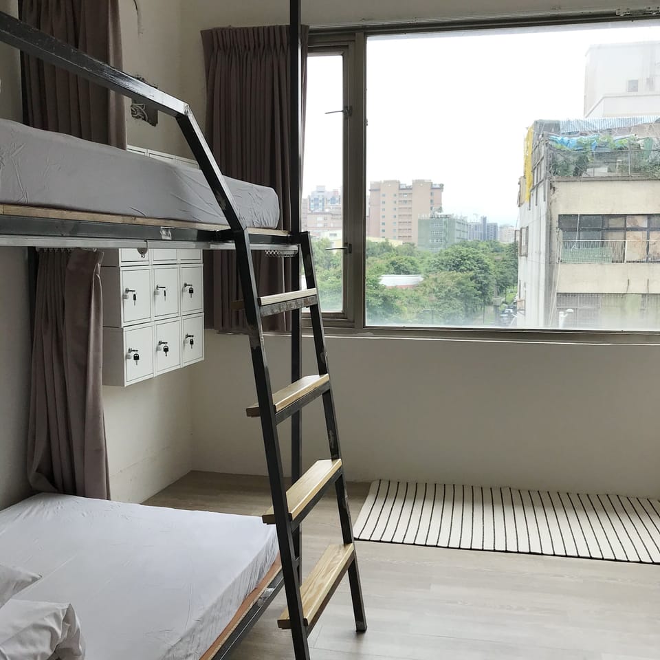 Down comforters, in-room safe, blackout drapes, soundproofing