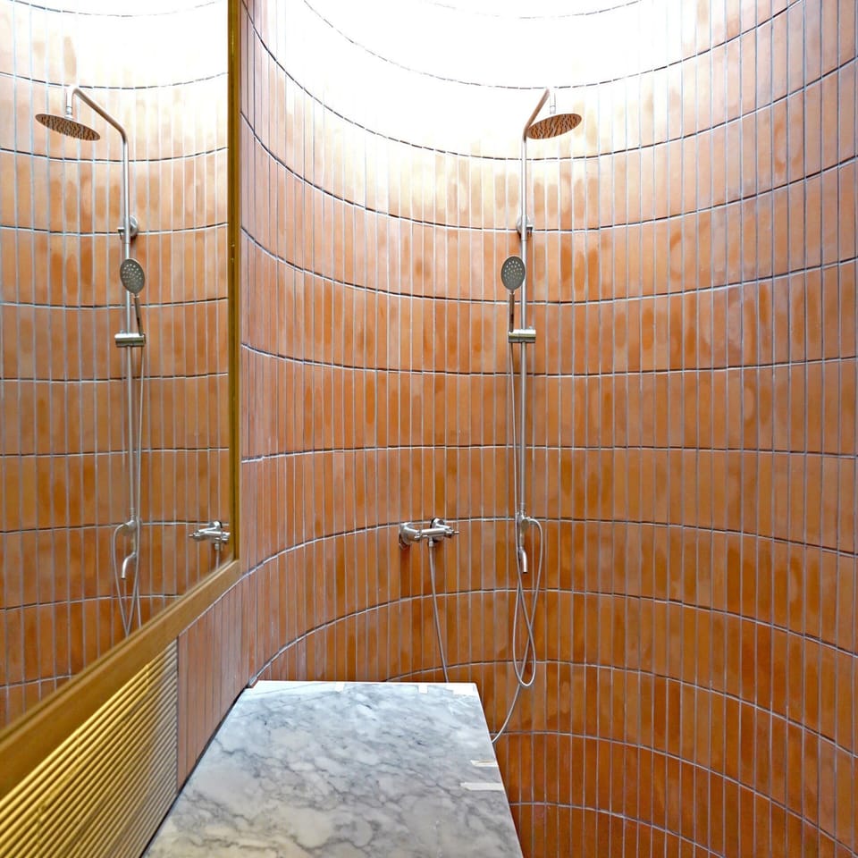 Spa Cabin | Bathroom | Free toiletries, hair dryer, bidet, towels
