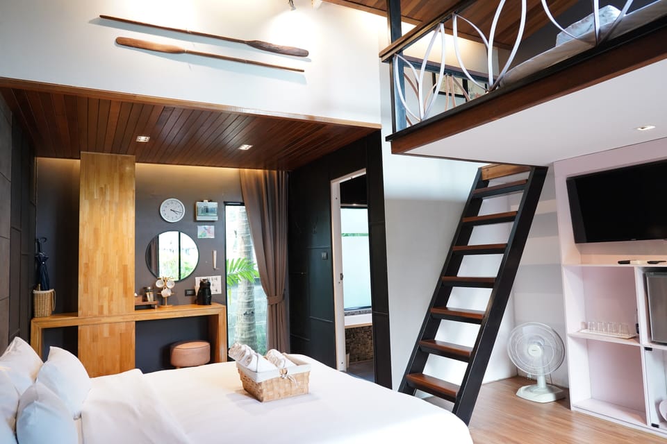 Signature Cabin, 1 Bedroom, Plunge Pool | WiFi (free), individually decorated, individually furnished, bed sheets