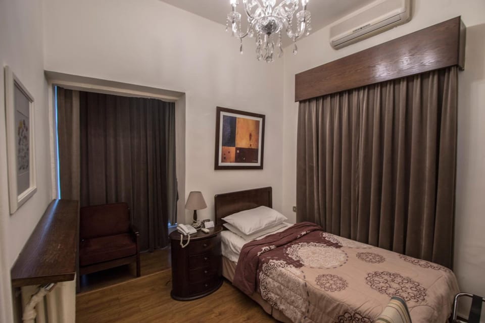 Minibar, desk, WiFi (free), bed sheets