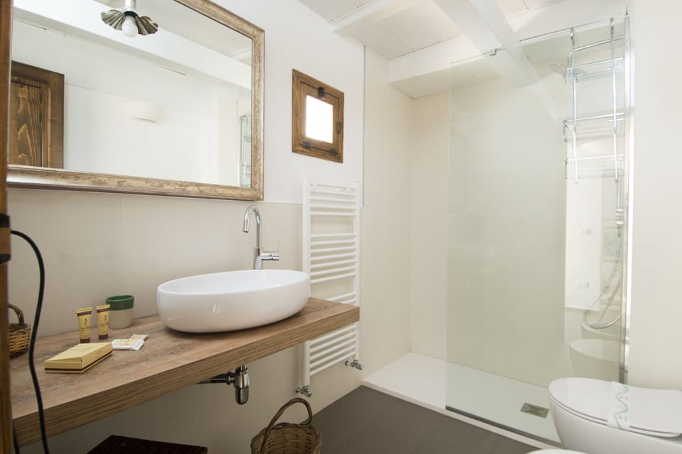 Junior Suite, Patio | Bathroom | Shower, free toiletries, hair dryer, bidet