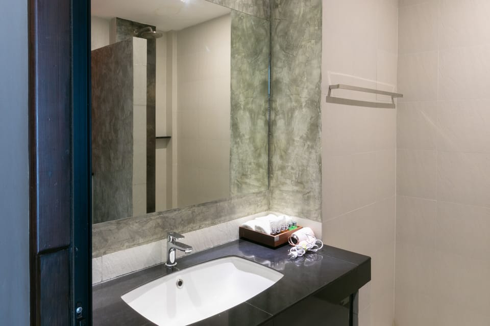 Superior Twin Room | Bathroom sink