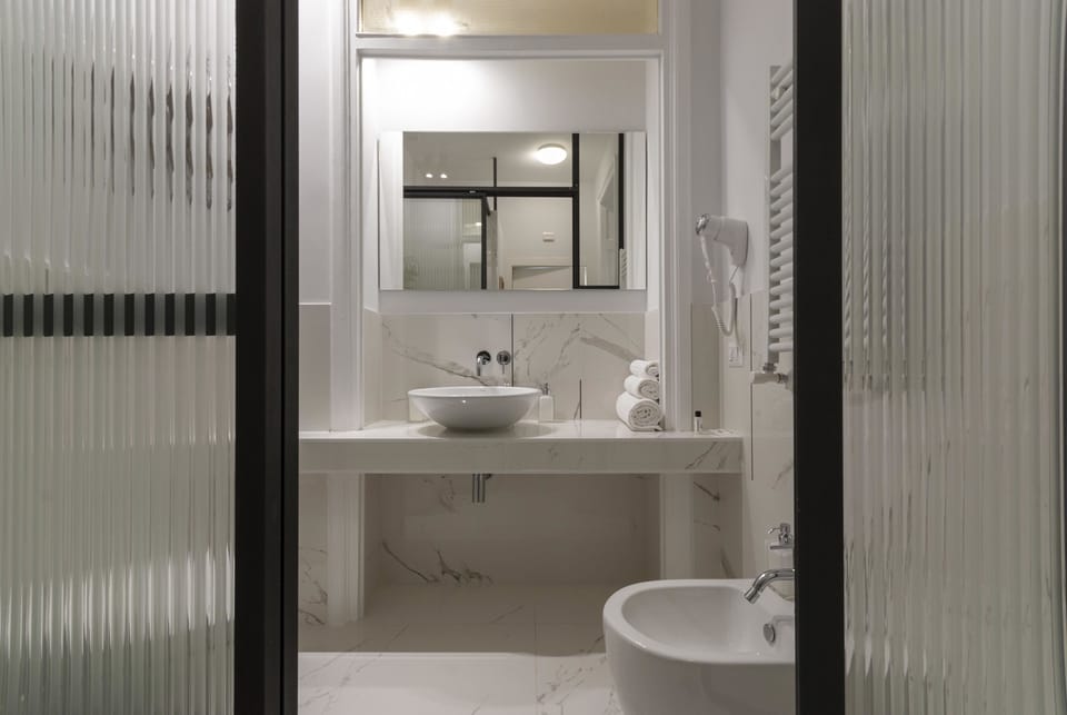 Superior Double or Twin Room | Bathroom | Shower, free toiletries, hair dryer, bathrobes