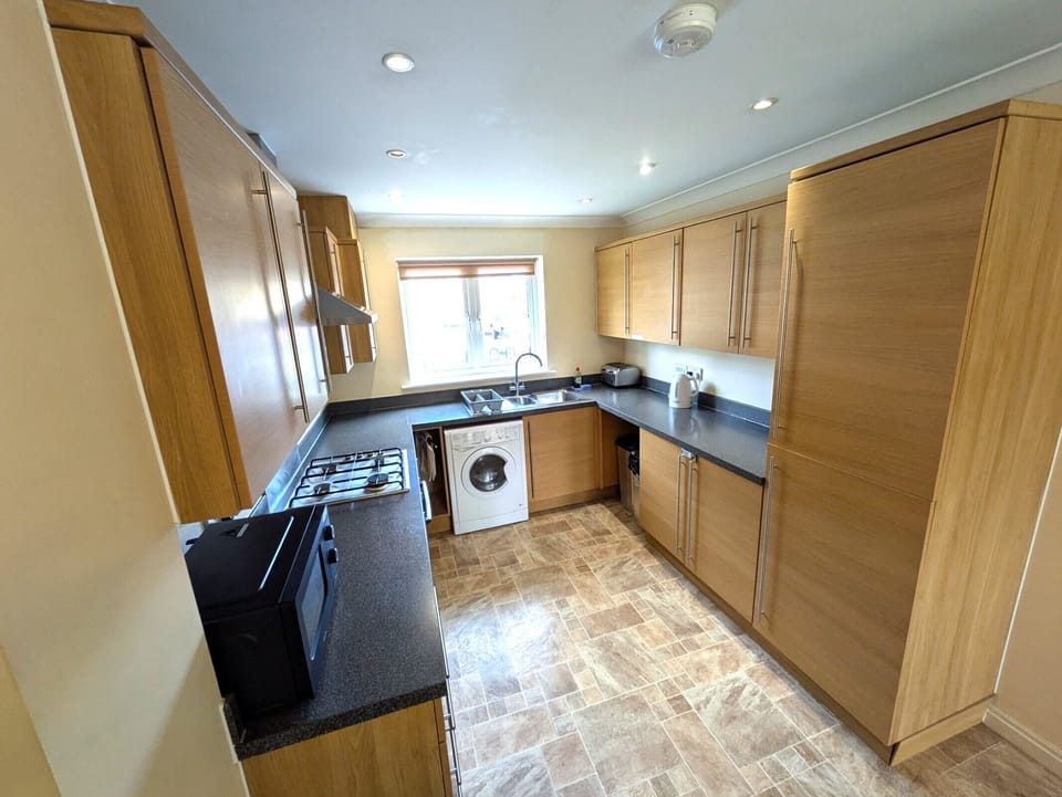 Family House, 3 Bedrooms | Private kitchen | Fridge, microwave, oven, stovetop