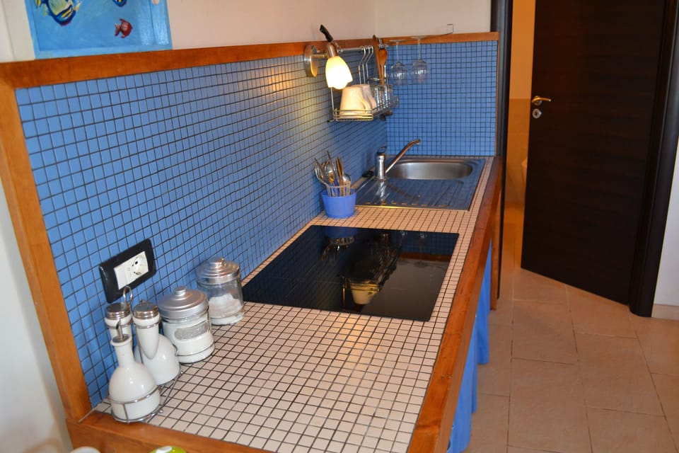 Fridge, espresso maker, coffee/tea maker, electric kettle