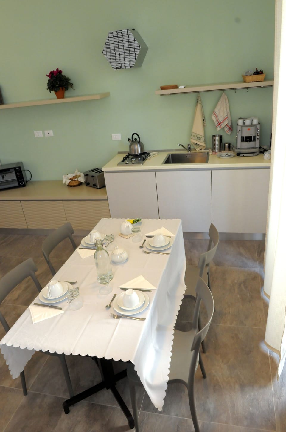 Free daily continental breakfast