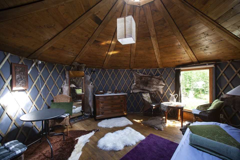 Private yurt | Cribs/infant beds, free WiFi, bed sheets