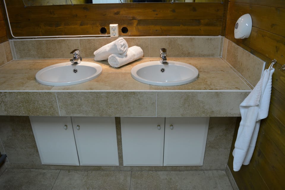 Bathroom sink