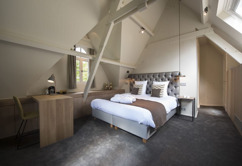 Deluxe Double Room | In-room safe, desk, soundproofing, free WiFi