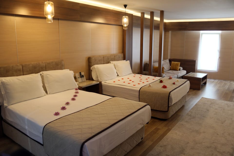 Minibar, in-room safe, desk, free WiFi