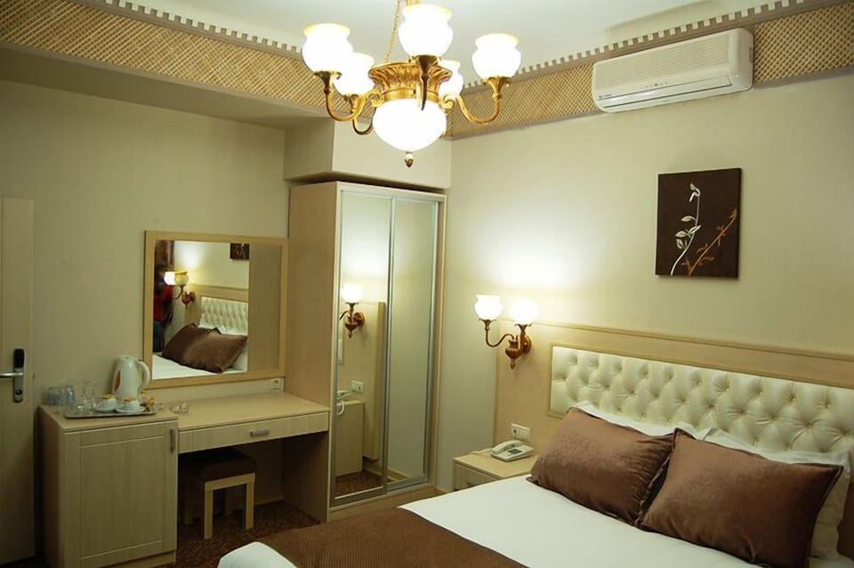 Minibar, in-room safe, desk, free WiFi