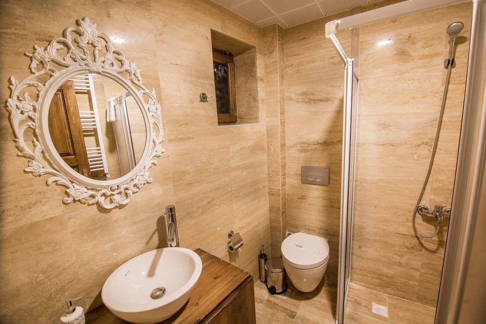 Double Room | Desk, soundproofing, iron/ironing board, free cribs/infant beds