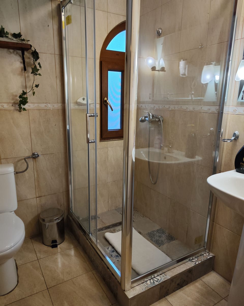 Family Room, Multiple Bedrooms | Bathroom | Shower, free toiletries, hair dryer, towels
