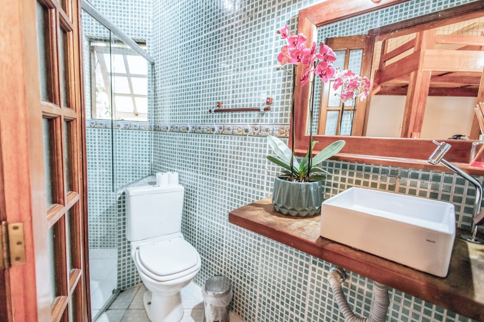 Standard Twin Room | Bathroom | Hair dryer, towels