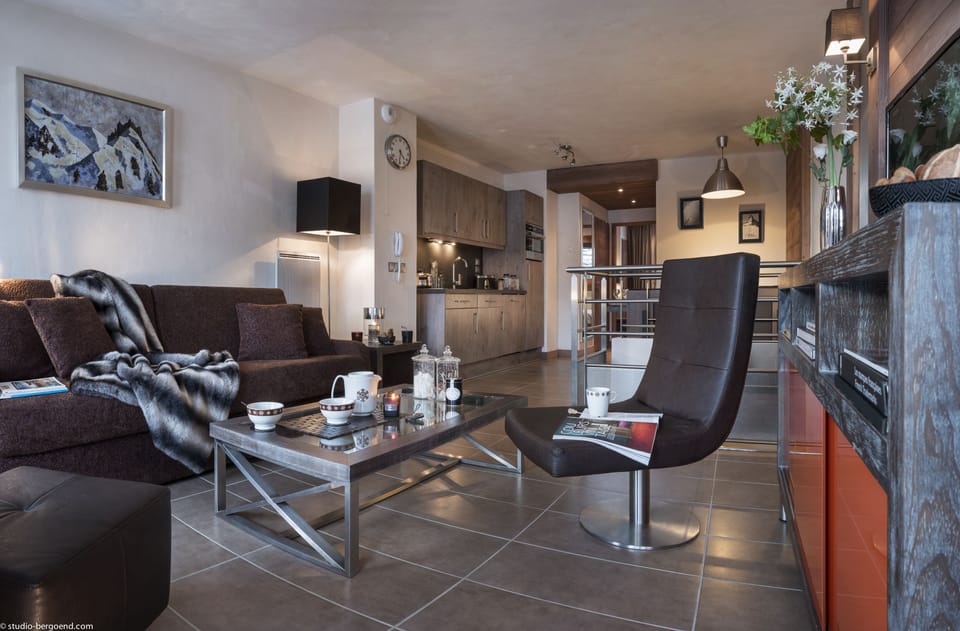 Apartment, 2 Bedrooms | Living room | Flat-screen TV