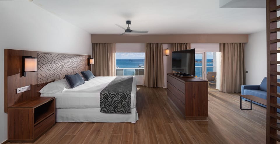 Minibar (free items), in-room safe, blackout drapes, iron/ironing board