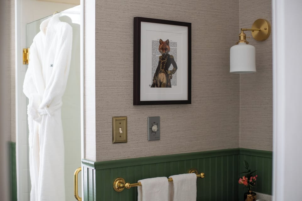 Room, Private Bathroom (Ware Room) | Bathroom | Free toiletries, hair dryer, bathrobes, towels