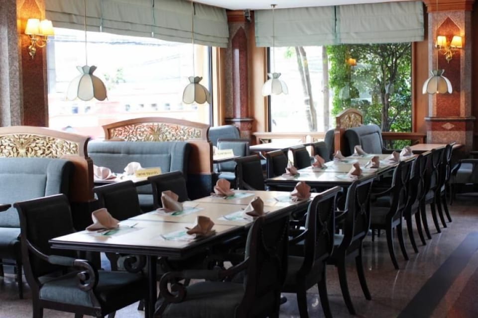 Daily buffet breakfast for a fee