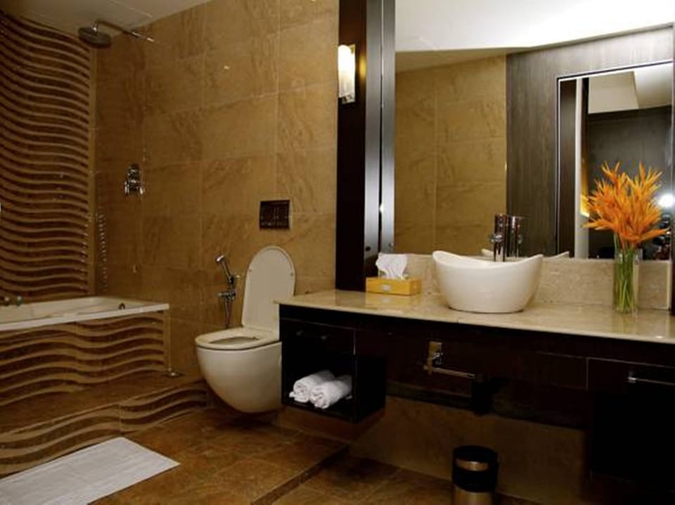 Luxury Suite, 1 King Bed, Bathtub, City View | Bathroom | Shower, rainfall showerhead, free toiletries, bidet
