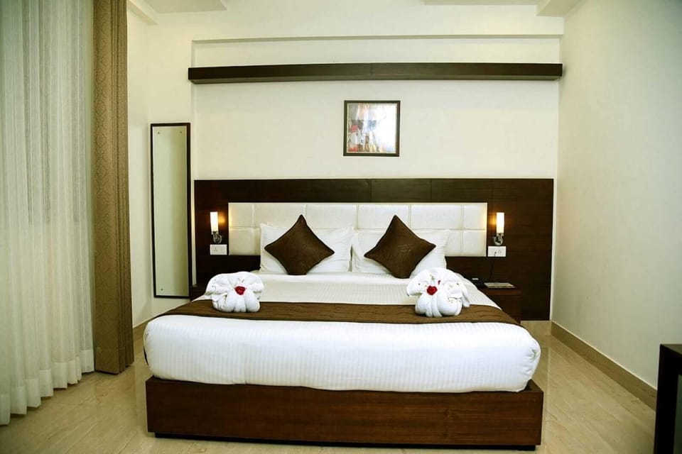 Deluxe Double Room | Premium bedding, memory foam beds, minibar, in-room safe