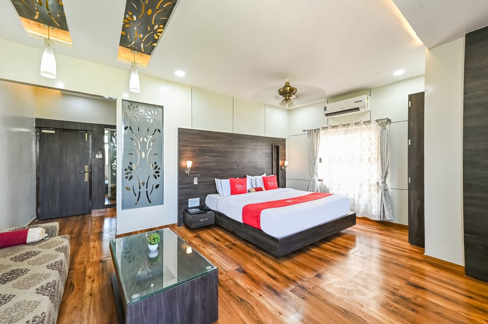 Room | 1 bedroom, minibar, in-room safe, desk