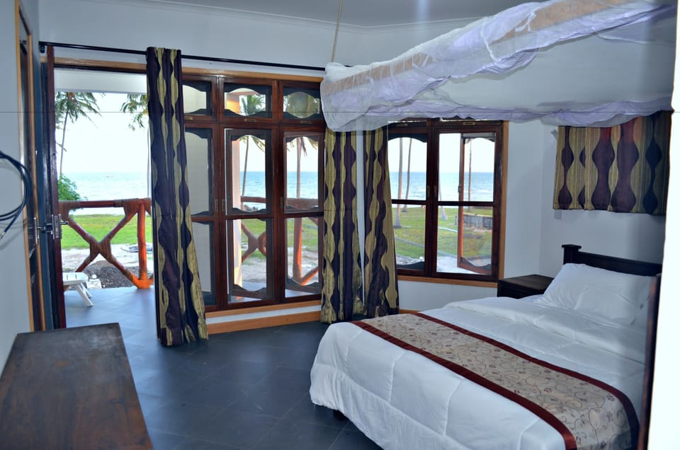Deluxe Double Room | Desk, rollaway beds, free WiFi, bed sheets