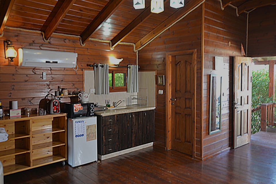 Cabin (Studio Cabin Open Space) | Private kitchen | Fridge, microwave, coffee/tea maker, electric kettle