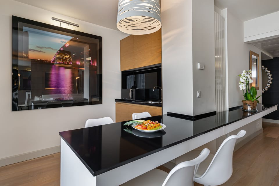 Ambassador Suite Lake View  with Terrace | Private kitchenette