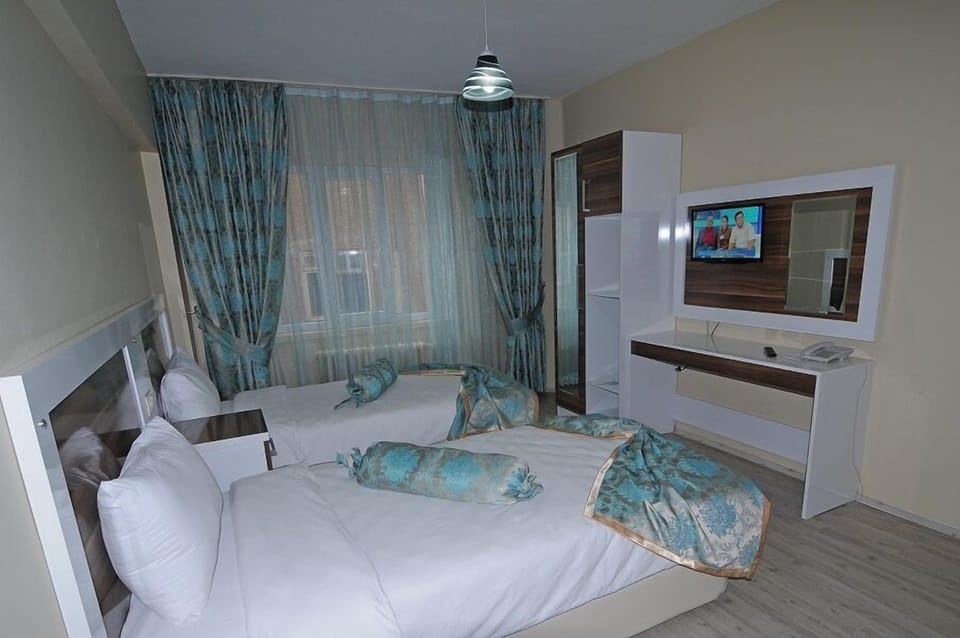 Standard Double or Twin Room | Desk, laptop workspace, iron/ironing board, free WiFi