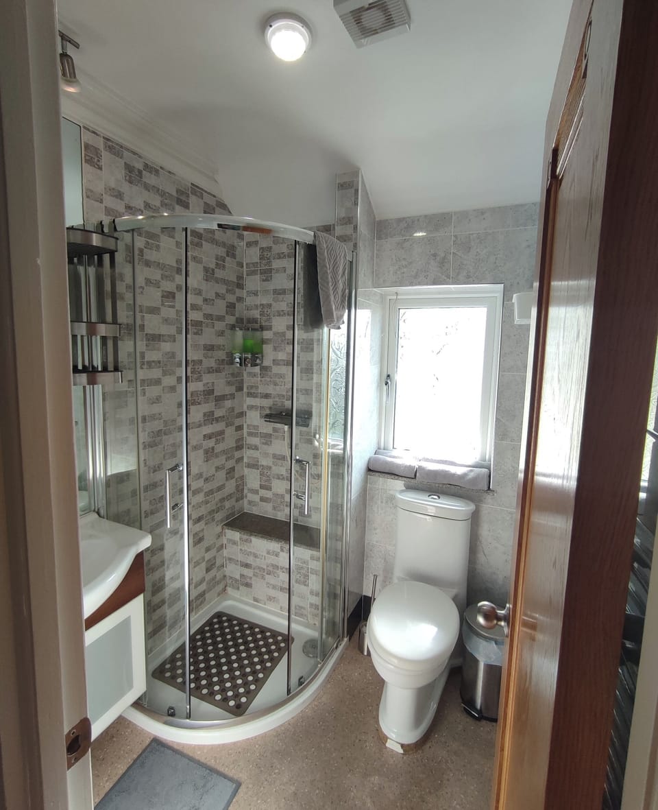 Standard Twin Room, 2 Twin Beds, Non Smoking, Garden View | Bathroom