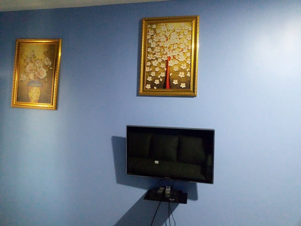 Superior Suite, 1 Bedroom | Desk, WiFi (free), bed sheets