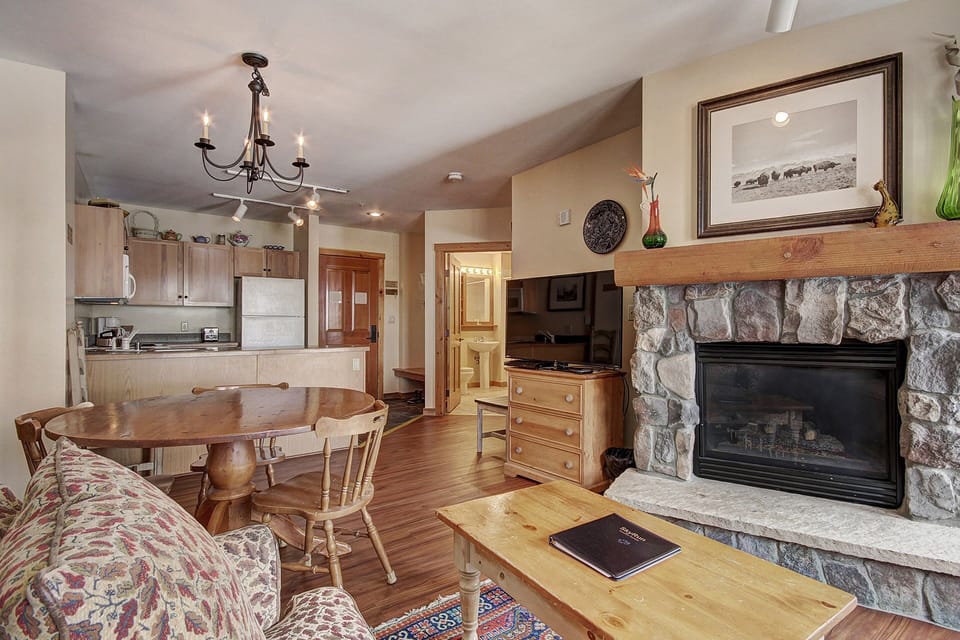 Condo, 2 Bedrooms | Living room