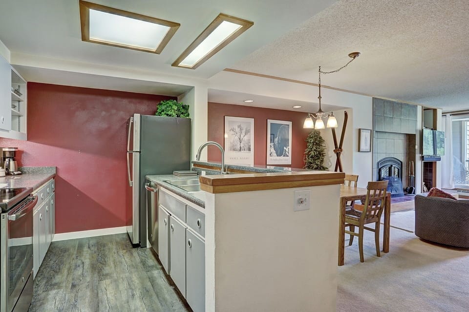 Condo, 1 Bedroom | Private kitchen | Fridge, microwave, oven, dishwasher